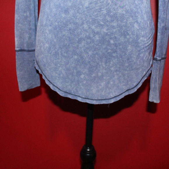 We The Free, over the shoulder shirt XS  B6 - Picture 5 of 7